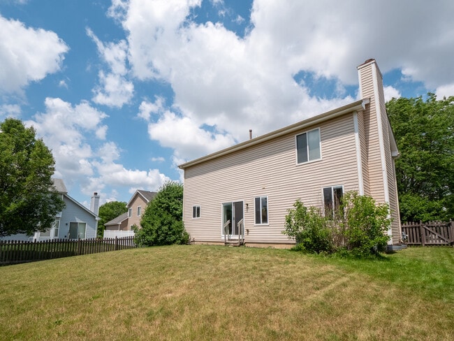 Building Photo - 1040 Sanctuary Ln