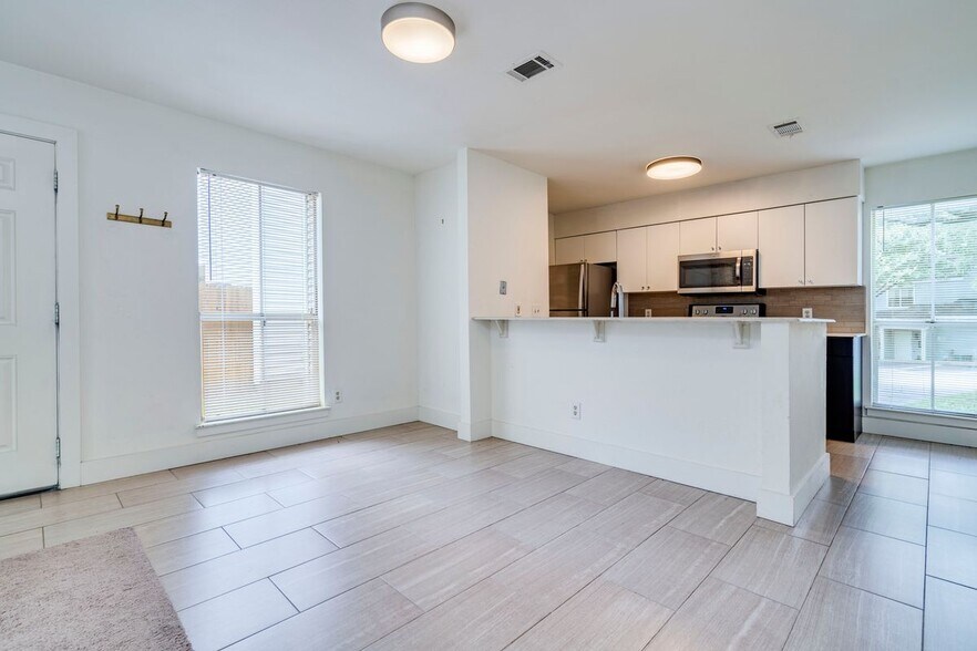 Building Photo - 6901 Old Quarry Ln