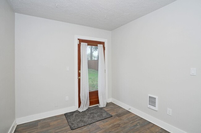 Building Photo - Prime Fircrest Location — Comfortable 2-Bedroom Home for Rent