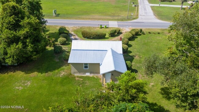 Building Photo - 2810 Oaks Rd