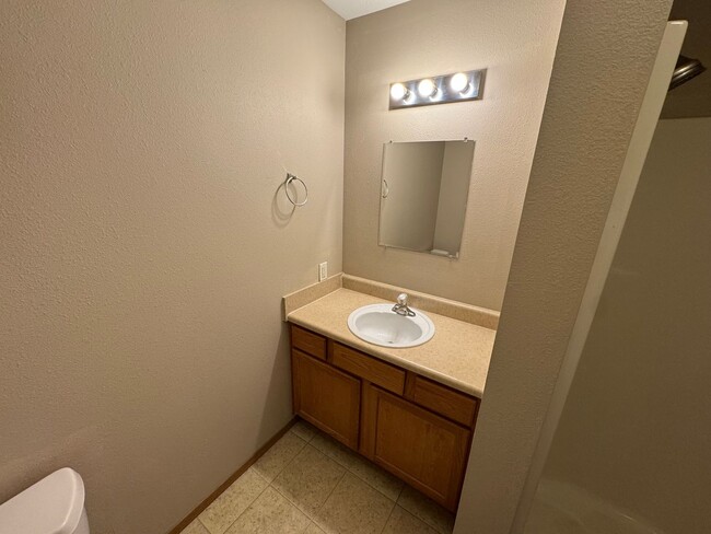 Building Photo - Updated 2 bedroom one bath apartment in be...