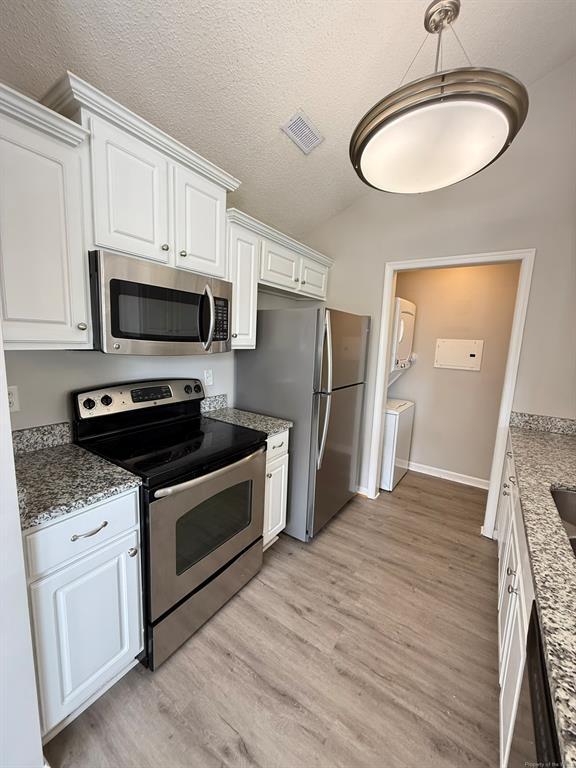 Building Photo - 1710 Duntrune Glen