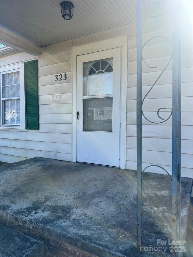 Building Photo - 323 W Bingham St