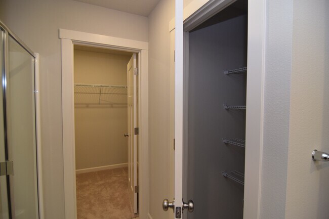 Building Photo - 8408 SE Quincy St