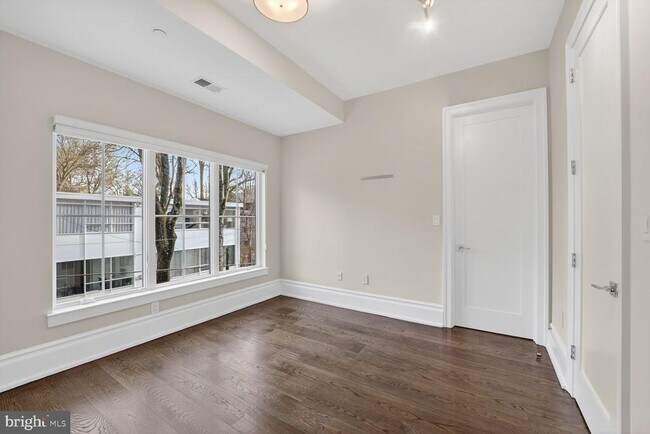 Building Photo - 4964 Eskridge Terrace NW