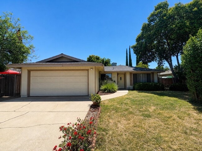 Building Photo - 3440 La Jolla Way