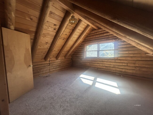 Building Photo - Quaint Log Mountain Cabin for Rent