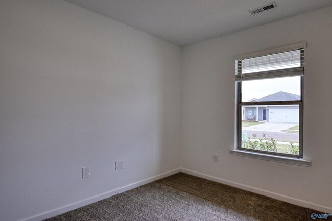 Building Photo - 180 Labrador Ln