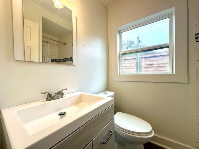 Building Photo - 3309 22nd St