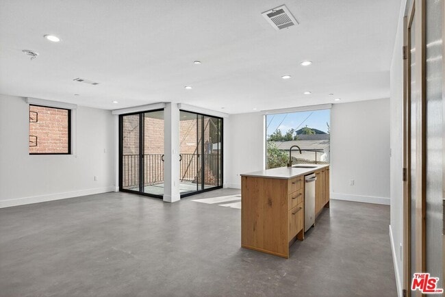 Primary Photo - 2412 Eads St