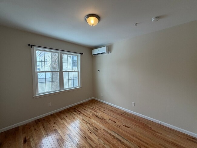 Building Photo - 160 Summer St