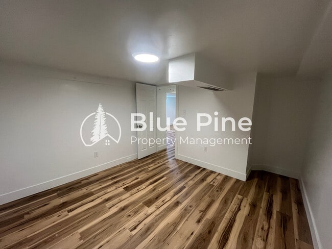 Building Photo - 1026 Vine Ave