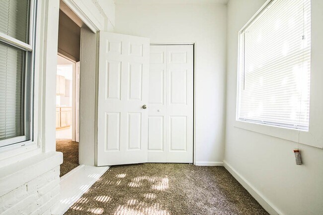 Building Photo - 7135 S Blackstone Ave