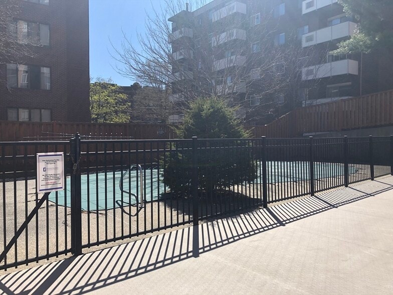 Building Photo - 45 Longwood Ave