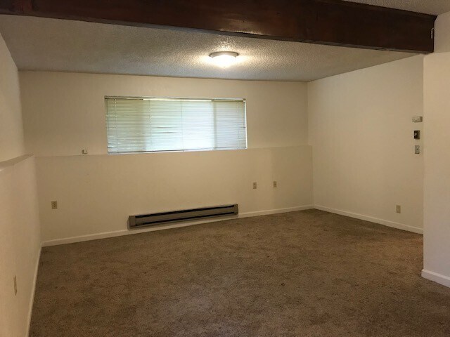 Building Photo - 1585 NW Palmer Ln