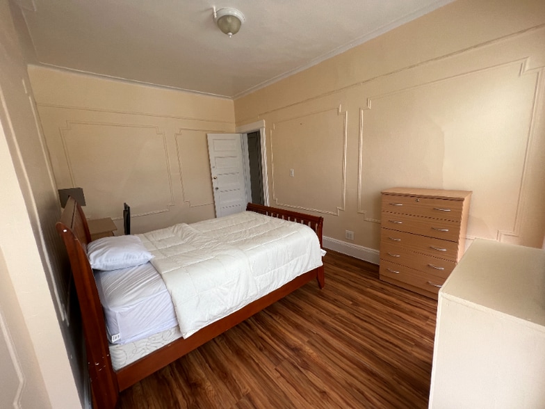 Building Photo - 84-13 90th St