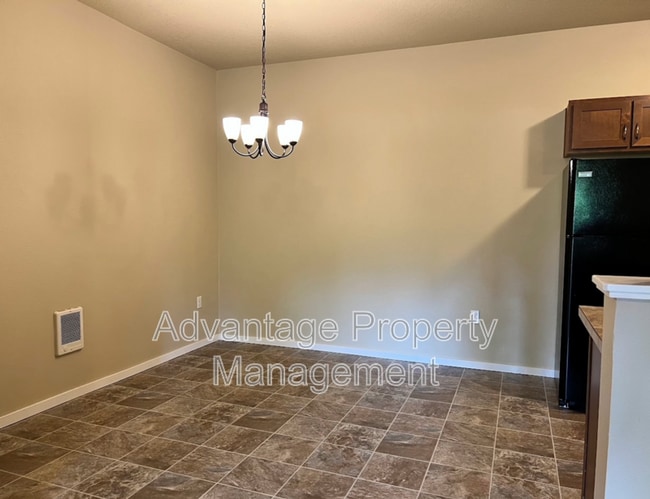 Building Photo - 519 Catron St N