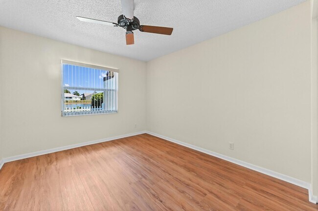 Building Photo - 8515 Lakepoint Ct