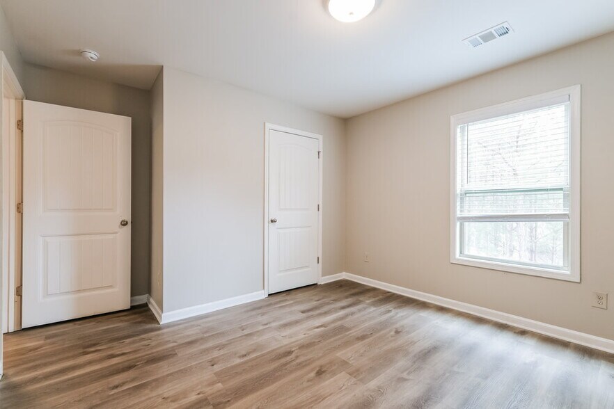 Building Photo - 538 Jadetree Ln