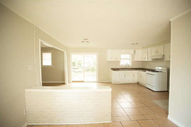 Building Photo - 1402 Boston Dr