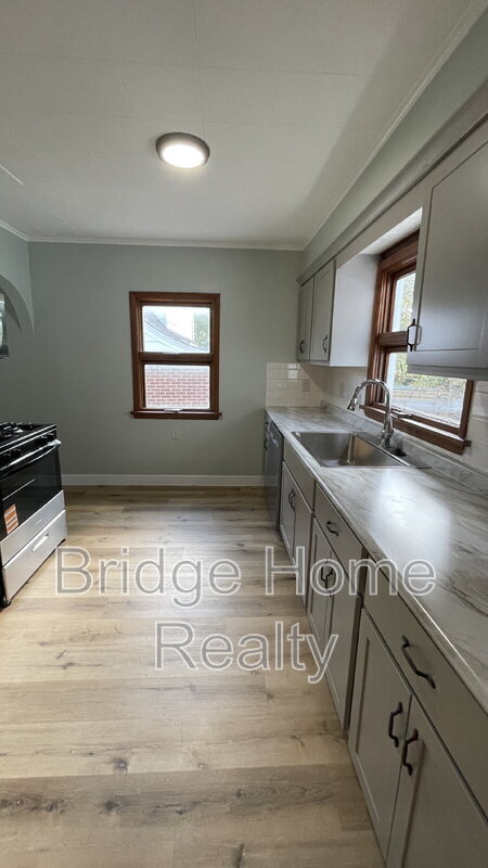 Building Photo - 366 White Ave