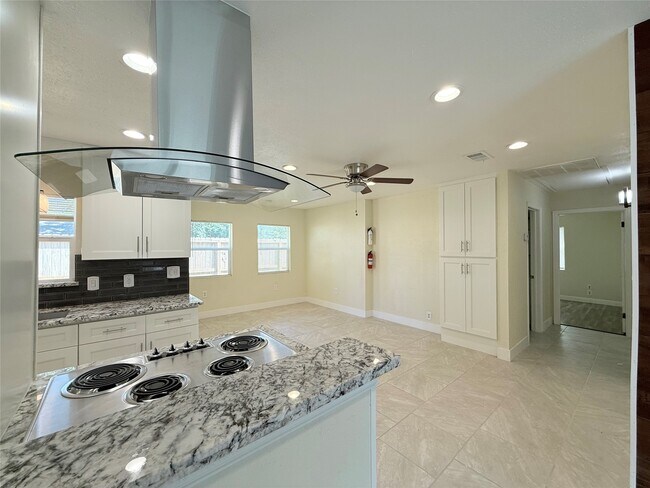 Building Photo - 207 Tidwell Rd