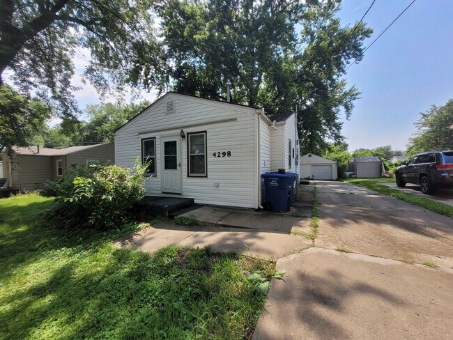 Building Photo - Cozy two bedroom home, pet friendly!