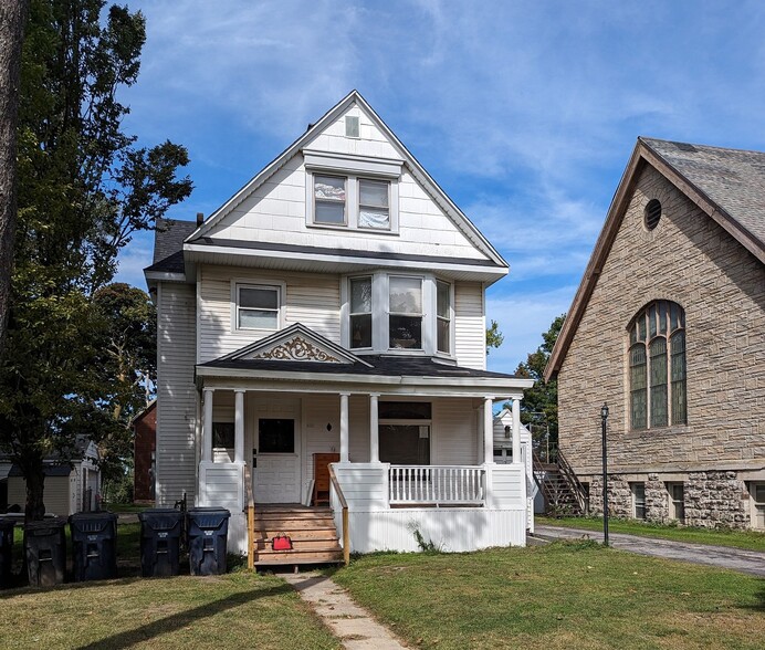 Building Photo - 678 Ridge Rd