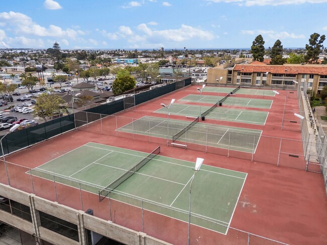 Building Photo - Beautiful 2BD/2BA Condo in Prime Pacific Beach Location! THIS UNIT IS UNFURNISHED