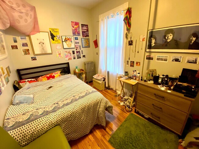 Building Photo - Mission Hill Modern 4bed / 2bath with laundry in unit- available September 2026