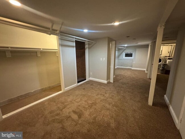 Building Photo - 228 Ascot Pl NE