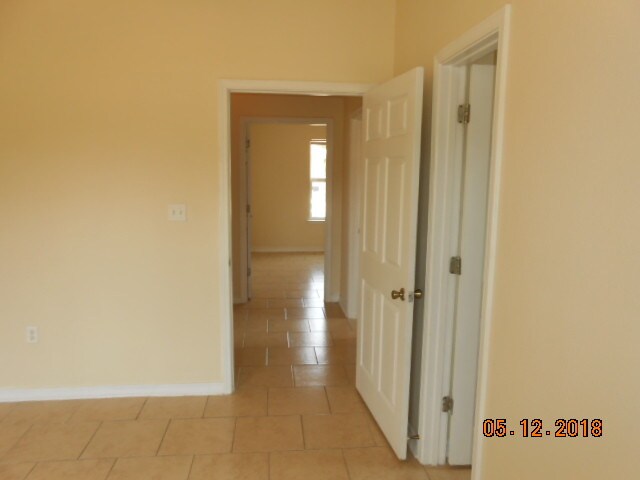 Building Photo - 745 N Nicholson Ave
