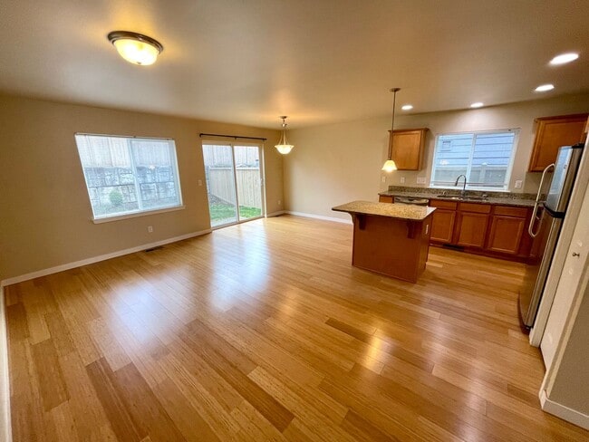 Building Photo - 3 Bedroom 2.5 Bathroom Townhome in Cordata...