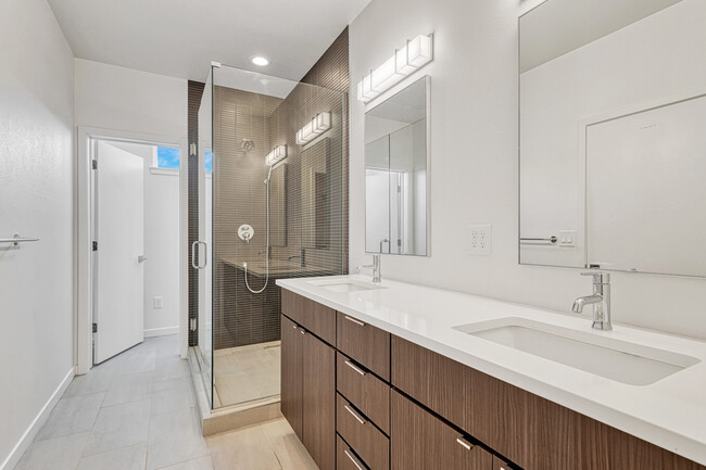 Building Photo - 1231 Newton St