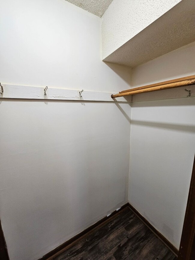 Building Photo - 1BR/1BA East Campus - Short Distance to Ca...