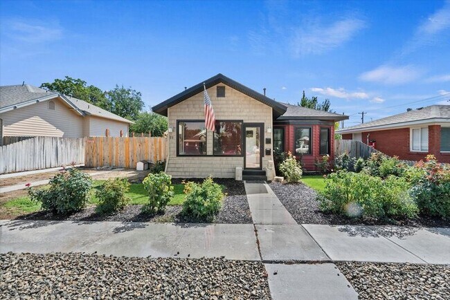 Primary Photo - 21 E State Ave