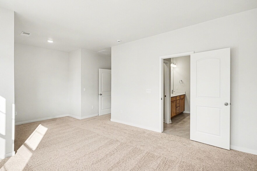 Building Photo - 6328 Deerfoot Dr