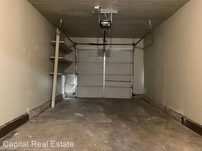 Building Photo - 3 br, 1.5 bath House - 1609 N. Christine Dr.