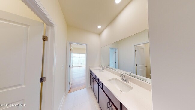 Building Photo - 544 NY-9P