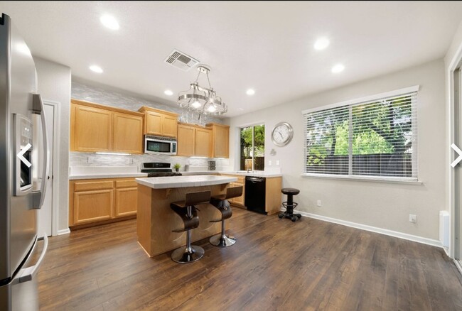 Kitchen - 3334 San Vicente Rd