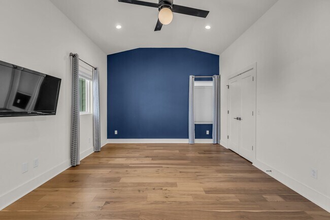 Building Photo - 715 32nd Ave N