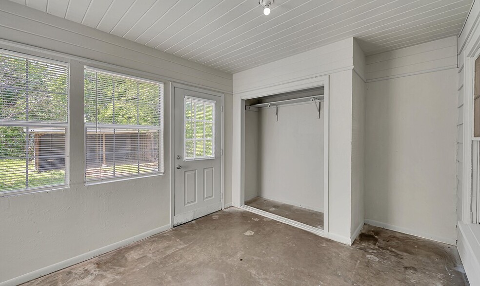 Building Photo - 3017 Alexander Ave