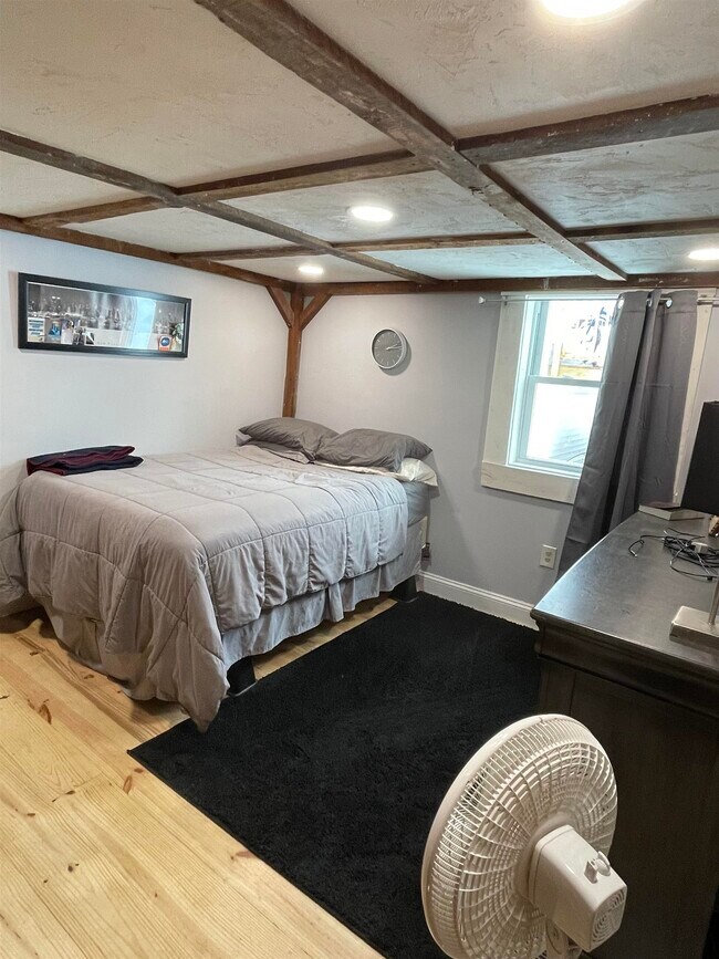 Building Photo - 173 Main St