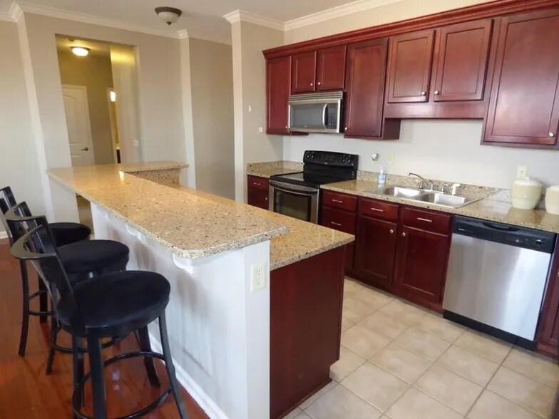 Kitchen - 721 Litty Ct
