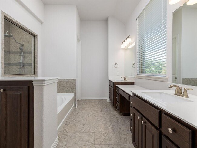 Building Photo - 2958 Diego Dr