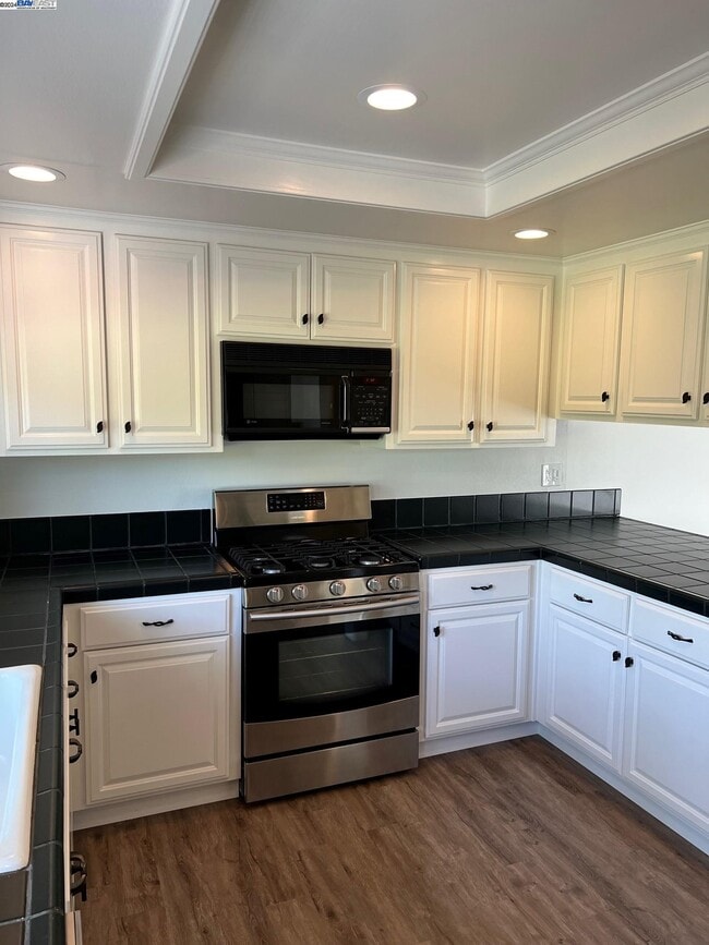 Building Photo - 535 Cambrian Way