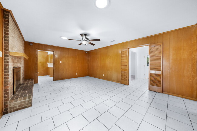 Building Photo - 924 Imperial Dr