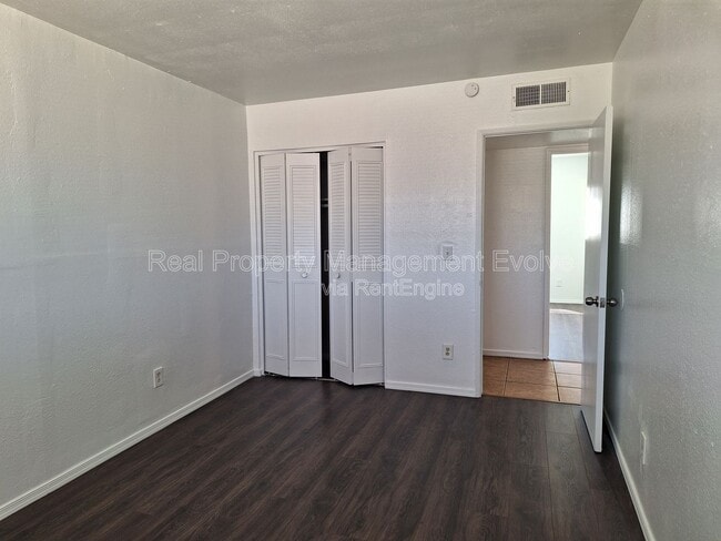 Building Photo - 3059 W Acapulco Ln