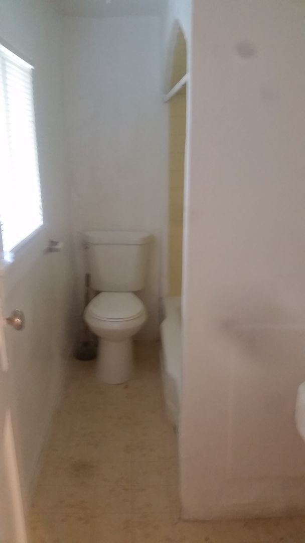 Building Photo - 1 Bedroom ground level apartment available...