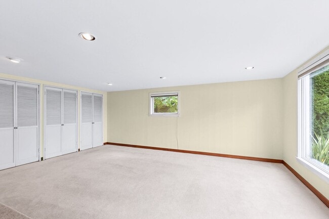 Building Photo - Charming 1 bed, 1 bath overlooking Lake Ballinger in Edmonds Bottom Floor Of Duplex $2350/mo.